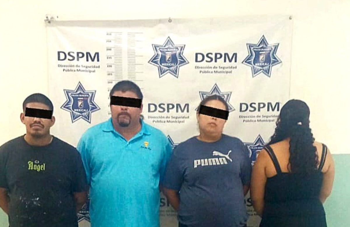 Asegura Policía Municipal a cuatro personas por robo con violencia a farmacia