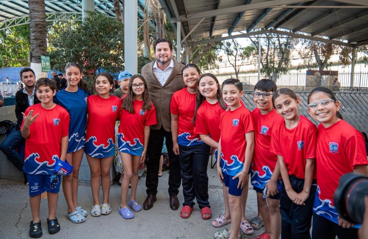 Entrega Ismael Burgueño alberca remodelada de la Unidad Deportiva Tijuana