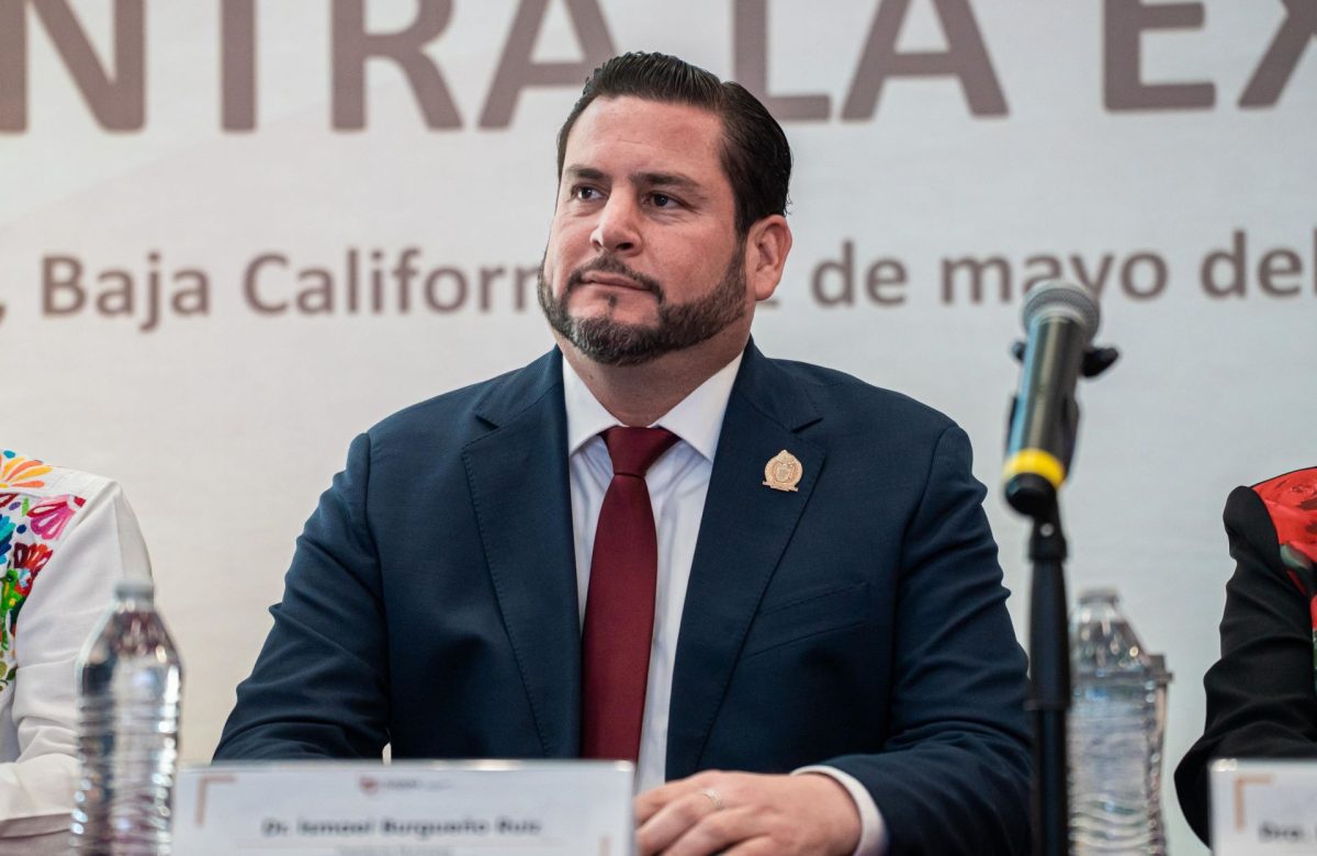 Firma Ismael Burgueño Pacto por la Prosperidad y la Justicia Económica en Tijuana