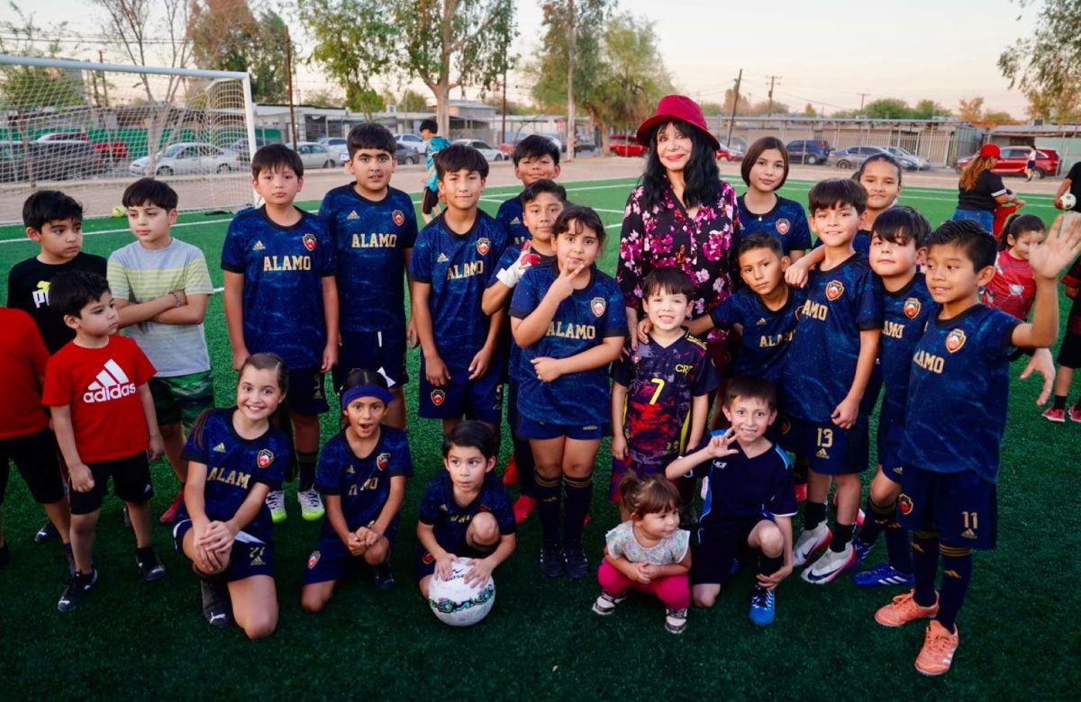 Norma Bustamante transforma la comunidad de Valle del Álamo con nuevo campo de fútbol