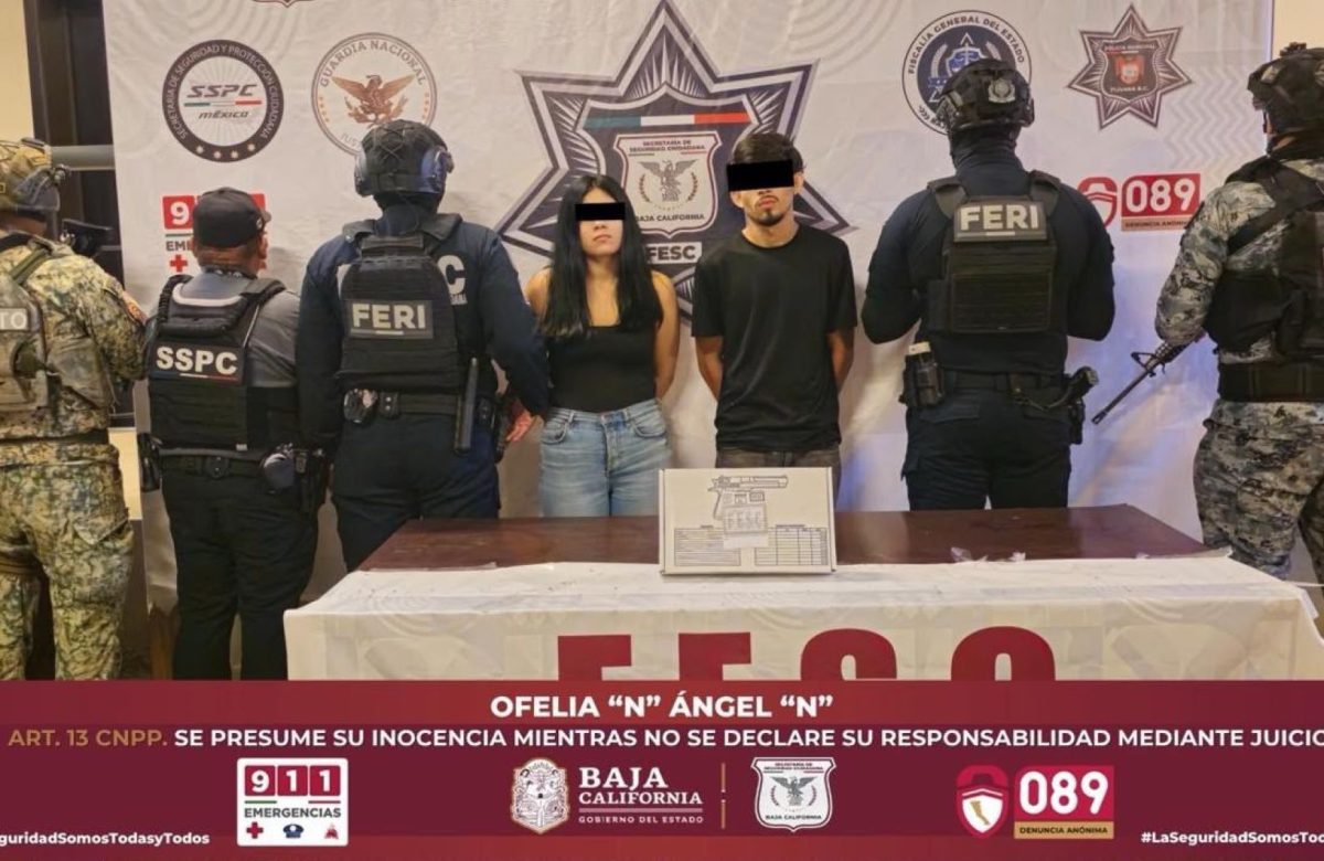 Persecución policial deriva en aseguramiento de arma de fuego; Hay dos personas detenidas