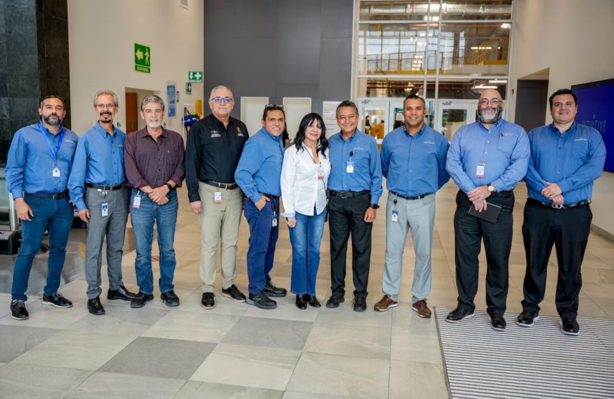 Presidenta Municipal de Mexicali realiza recorrido por la planta de INTUITIVE