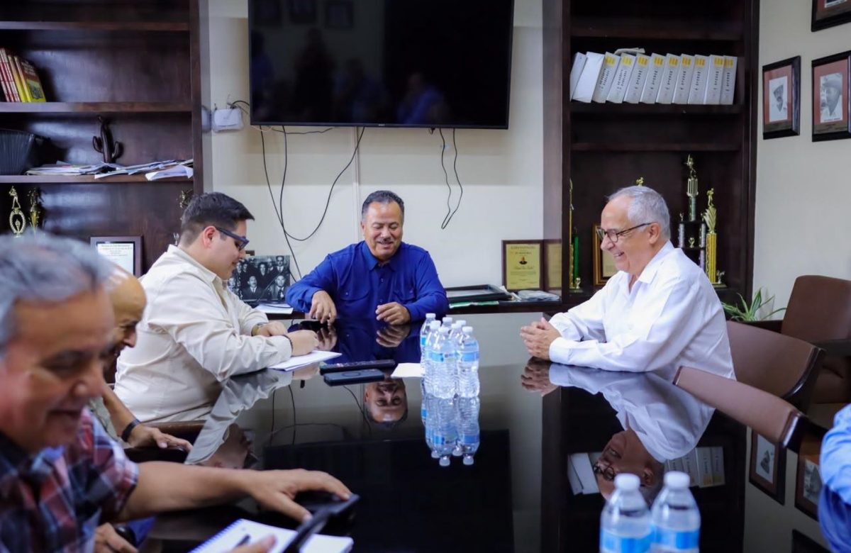 Visita Alfredo Álvarez a sector productivo de Maneadero en Ensenada